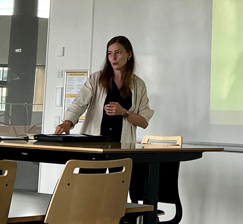 speaking to the audience